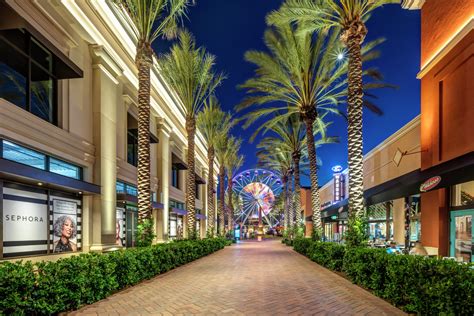 Shopping malls in Irvine, CA, United States . Many shopping ma