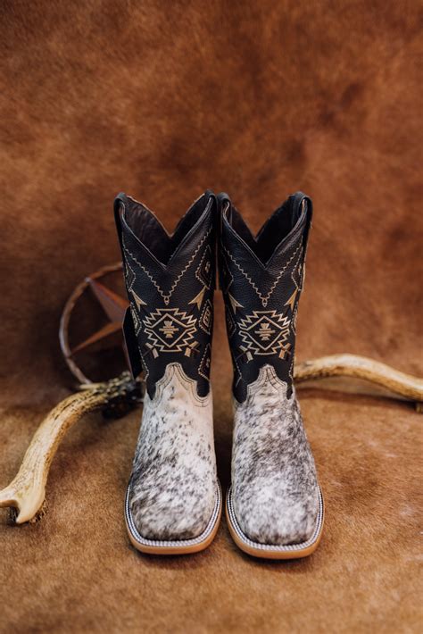 Shoprockem - ShopRockem. The Itzel Arona XL Cowgirl Boots The Itzel Arona XL Cowgirl Boots Regular price $349.99 USD Regular price Sale price $349.99 USD Unit price / per . Sale Sold out Shipping calculated at checkout. Made in Mexico. Aztec Pattern embroidery. Genuine Leather. Fits True to size. Point Toe ...