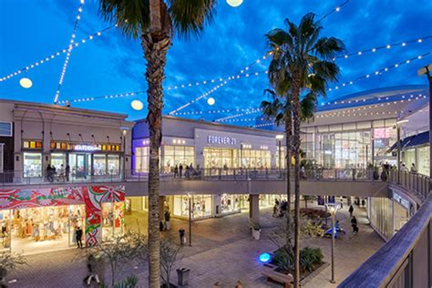 Shop, Eat and Play at Del Amo Fashion Center. Some cities have nice shopping centers with a good selection of stores. Del Amo Fashion Center in Torrance, on the other hand, is a mega center with 2.6 million square feet of shopping space, including 250-plus specialty stores, more than five dozen eateries and beverage establishments, …