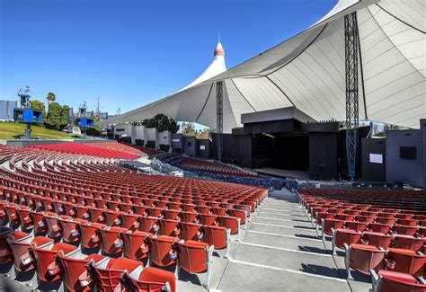 Shoreline amp. Seat Numbers: You’re gonna find between 20 and 40 seats per row in the shoreline amphitheater. Rows 1-5 in sections 101, 102, and 103 are the exception, they have 5 – 10. Seat 1 is always closest to the section next to yours which is the lower number. For example, seat 1 in section 201 would be next to section 200, not section 202. 