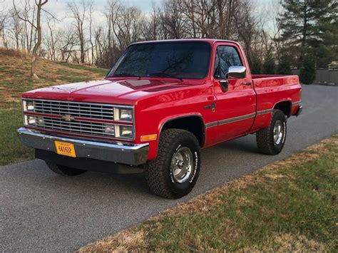 Short bed truck. It seems like everyone with an internet connection and a fondness for the good ol' days wants more single cab short bed pickup trucks.Forget the crew cab; when it comes to trucks, the shorter, the ... 
