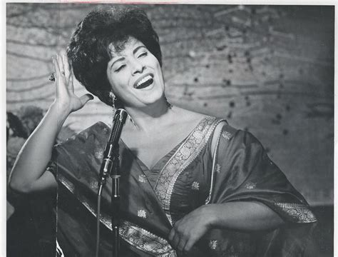 Shoshana Damari, Singer and