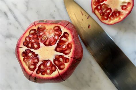 Should I Eat Pomegranate Seeds - TheSu…