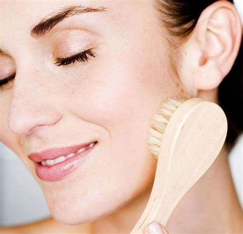 Should You Be DRY BRUSHING Your Skin? (Brown & Black Skin)