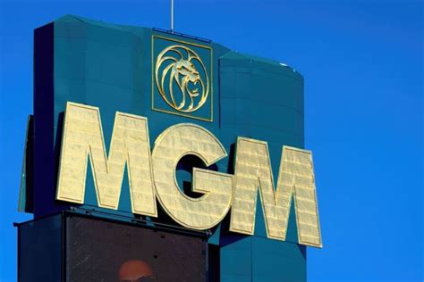 Should You Invest in MGM Resorts International (MGM)?