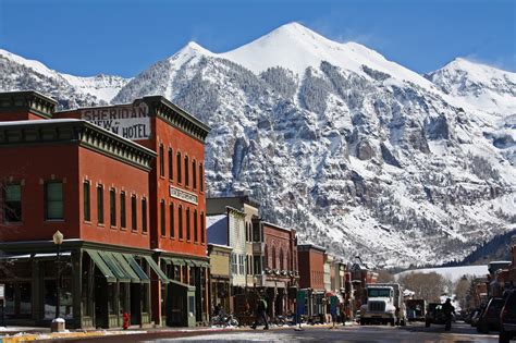 Should You Stay in Telluride or Mountain Village?