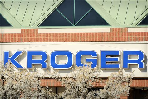 Kroger is currently a Zacks Rank #2 (Buy). Looking at its valuation, Kroger is holding a Forward P/E ratio of 11.84. For comparison, its industry has an average Forward P/E of 11.1, which means .... 