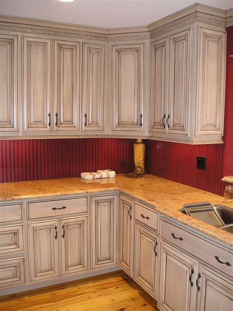 Should you add a Glaze to your Painted Cabinets?