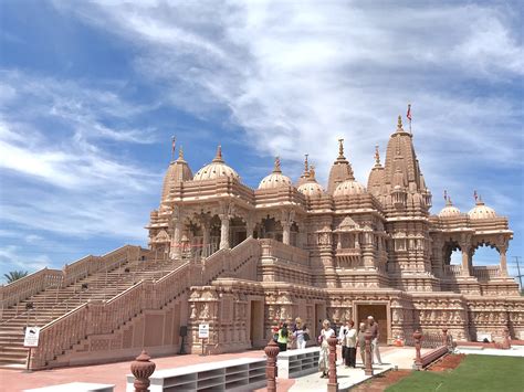 Shri mandir. This year, 94 people received India's fourth-highest civilian honour. On Jan. 25 this year, the Indian government awarded 94 people (pdf) the Padma Shri, the country’s fourth-highe... 