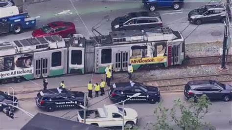 Shuttle buses replace trains after Green Line trolley derails near Packard’s Corner