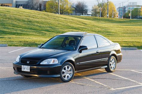 Si honda civic 2000. Despite having only 1.6 liters of displacement and no sort of forced induction, the Civic Si boasted 160 horsepower at a dizzying 8000 rpm–and that … 