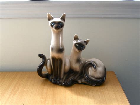  Inherited a ceramic Siamese cat tv lamp 