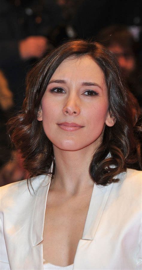 When Sibel Kekilli started filming newly, she faced a lot of challenges at the time and also had a difficult time coping with it. This led her to undergo an appendectomy while filming in Turkey. 2. In 2004, precisely after her first film was released, the actress's pornographic work was publicized by Bild-Zeitung, a popular German tabloid .... Sibel kekilli
