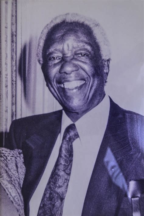 Sibusiso Nyembezi &ndash; Wikip&eacute;dia, a enciclop&eacute;dia livre