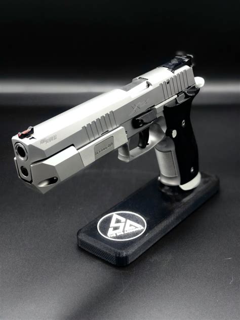 Setting the standard for the combat pistol is the iconic SIG Sauer ® P226. The full sized, hammer-fired pistol is extremely reliable and accurate. Grayguns fully supports the platform, offering a variety of trigger options, guide rods, springs, plus our short reset trigger kit, performance Enhanced Leverage System and our beefed-up strut system.. 