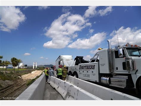 5 thg 3, 2021 ... A blown tire caused a fully-loaded mixer truck to flip over, which lead to a SigAlert on Interstate 15, north of the Nutmeg. Bridge. The .... 