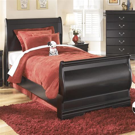 Signature Design by Ashley® Huey Vineyard Black Sleigh Bed …