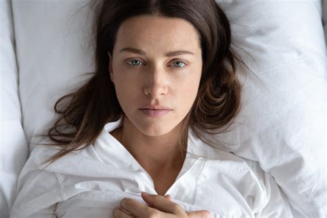 Signs You May Be Sleeping With Your Eyes Open Sleep …