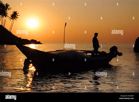 Silhouette church hi-res stock photography and images - Alamy