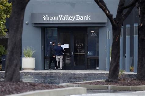 Silicon Valley Bank failure, executive stock trades probed by DOJ, SEC