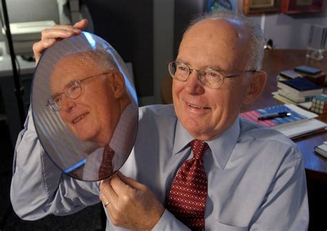Silicon Valley and the world at large reacts to the death of Intel co-founder Gordon Moore