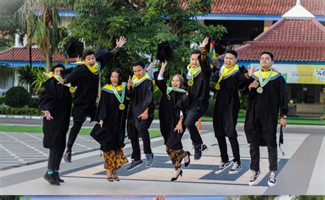 Simak Kesan Pesan Wisudawan UNAIR yang Dibagikan Melalui …