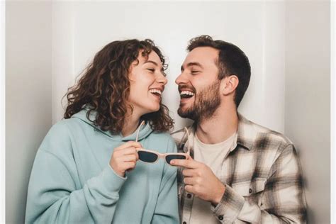 Simak pose terbaru & versi terbaru tanpa iklan dari VIDEO NGEWE INDONESIA tren digital akses gratis share video sering Kiri Domino apk domino ukuran kecil image 1