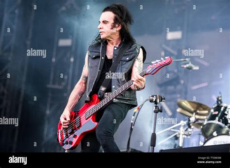 Simon gallup. Have you ever come across a Simon Drew card and found yourself perplexed by its witty and cryptic message? Well, you’re not alone. Simon Drew cards have become renowned for their c... 