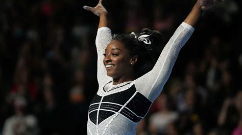 Simone Biles dazzles in her return from a 2-year layoff to dominate the US Classic