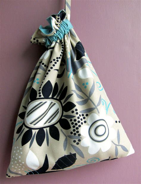Simple Drawstring Bag Tutorial DIY Tutorial Ideas!