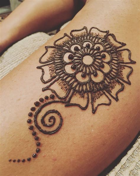 Simple Henna Flower Pattern