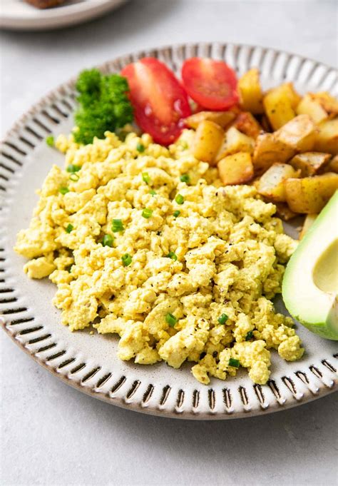 Simple Tofu Scramble (Quick + Easy Recipe) – The Simple Veganista