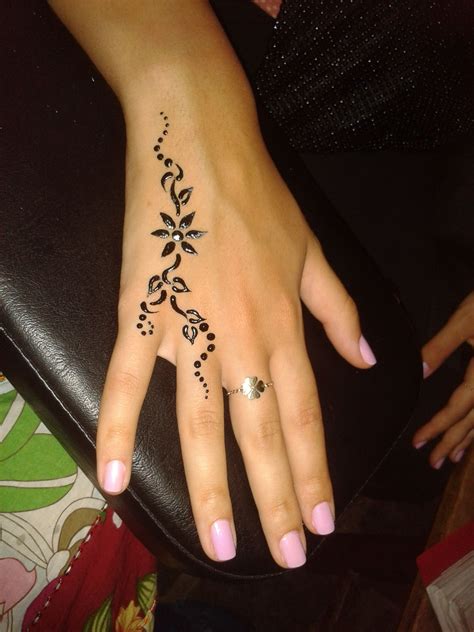 Simple henna tattoo designs for hands. Things To Know About Simple henna tattoo designs for hands. 