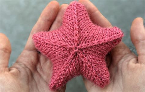 Simple knitted star pattern free.  Perfect for adding a touch of celes...