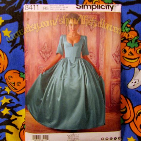 Simplicity 8411 1700s 18th Century Dress Gown Sewing Pattern