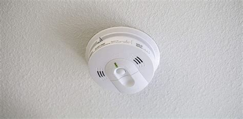 The blinking red light on a smoke detector can indicate that the battery is low or that there is lingering smoke in the air. Dust in your smoke detector can also cause the unit to malfunction, and it will generally stop if you clean it. Some brands put a red light in their smoke detectors that blinks throughout the day to show that it is ...
