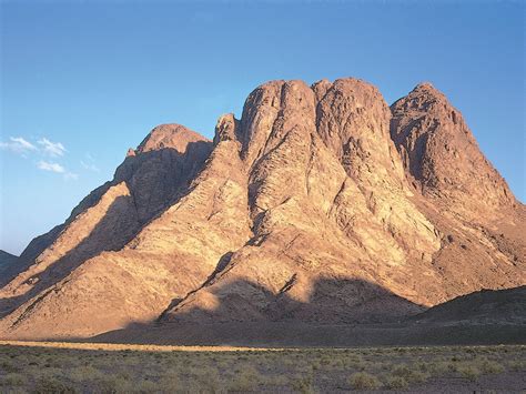The Sinai Peninsula is a small but significant region, spanning 25,000 sq km of desert landscape. The terrain varies from granite mountains in the south to dunes in the north, with a central plateau in between. The Sinai serves as a buffer zone between Asia and Africa and separates the two halves of the Arab world.