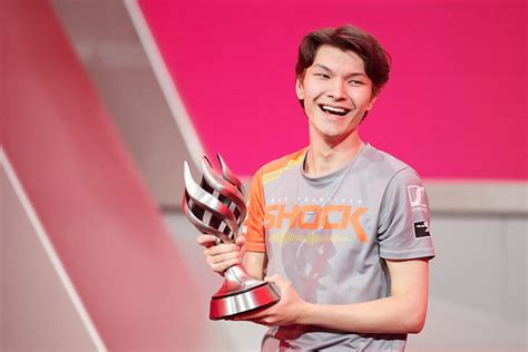 Sinatraa Net Worth, Income & Earnings (2024) - StarStat