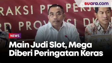 Singapore tgl 2 oktober 2017. Main judi slot saat rapat.