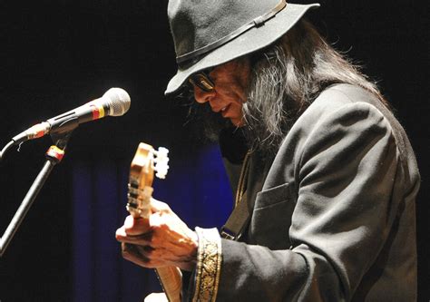 Singer and songwriter Sixto Rodriguez, subject of ‘Searching for Sugarman’ documentary, dies at 81
