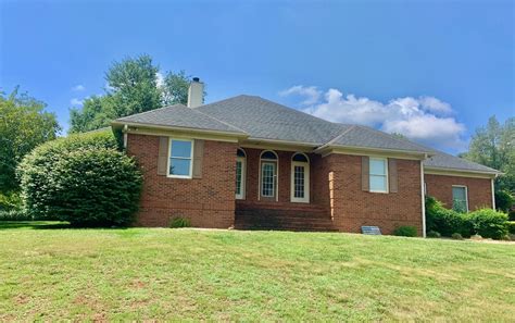 Single family homes for rent in bowling green kentucky. See all available single family homes for rent at The Ridge at Walnut Valley in Bowling Green, KY. The Ridge at Walnut Valley has rental units ranging from 900-1000 sq ft starting at $950. 