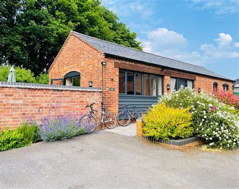 Single storey cottage on a farm close to Kenilworth