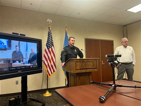 Sioux falls police scanner. Iowa State Police Region 6 (Scott, Cedar, Clinton Counties) Public Safety 1 : Online: … 