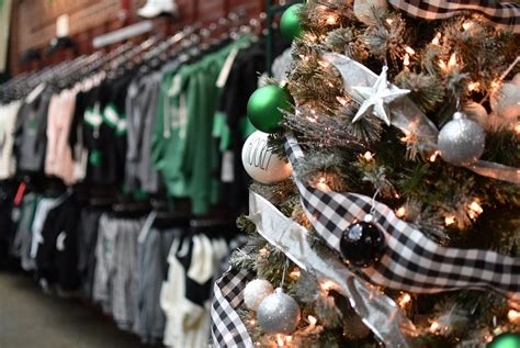All tours of the Ralph Engelstad Arena begin at the <strong>Sioux Shop</strong> located inside the main entrance facing east. . Siouxshop