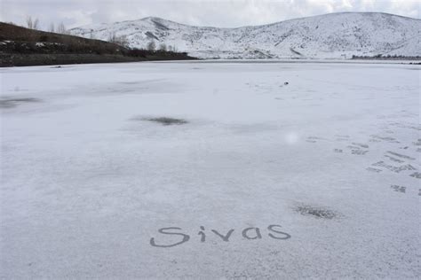 Sivas'ta sıcaklık eksi 12 dereceye düştü, Yıldız Göleti buz tuttu - Son Dakika Haberleri