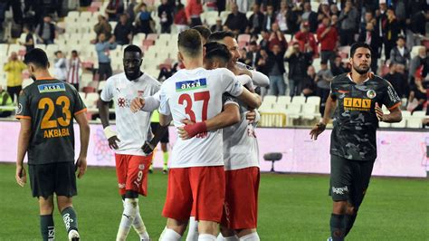 Sivasspor, Зaykur Rizespor'u tek golle yэktэ