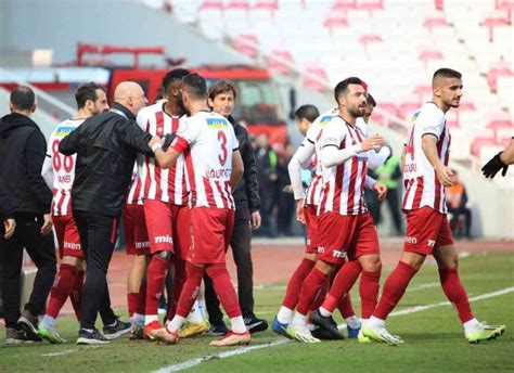 Sivasspor, ligde 8. galibiyetini aldıs