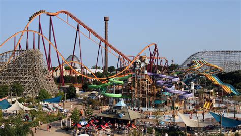 Six flag chicago. Six Flags has 27 parks across the United States, Mexico and Canada with world-class coasters, family rides for all ages, up-close animal encounters and thrilling water parks. … 