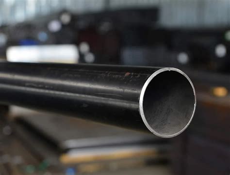 Siyah Boru Kayasan Metal. 