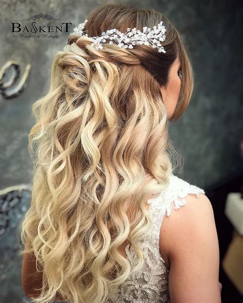 Siyah saç gelin modelleri Pinterest. 